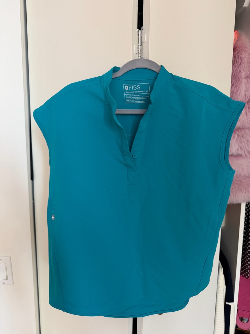 FIGS Teal Sleeveless Women's Medical Top